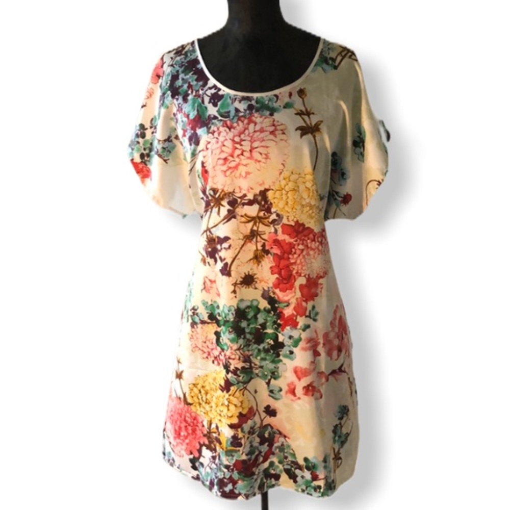 ⚡️3/$15⚡️ NWT Silk Feel Floral Summer Dress